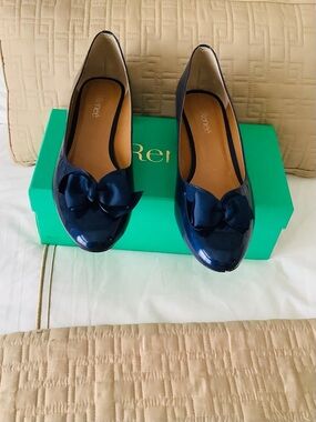 J. RENEE NAVY BLUE PATENT LEATHER BLOCK HEEL PUMP WITH GROSGRAIN BOW SZ 13M